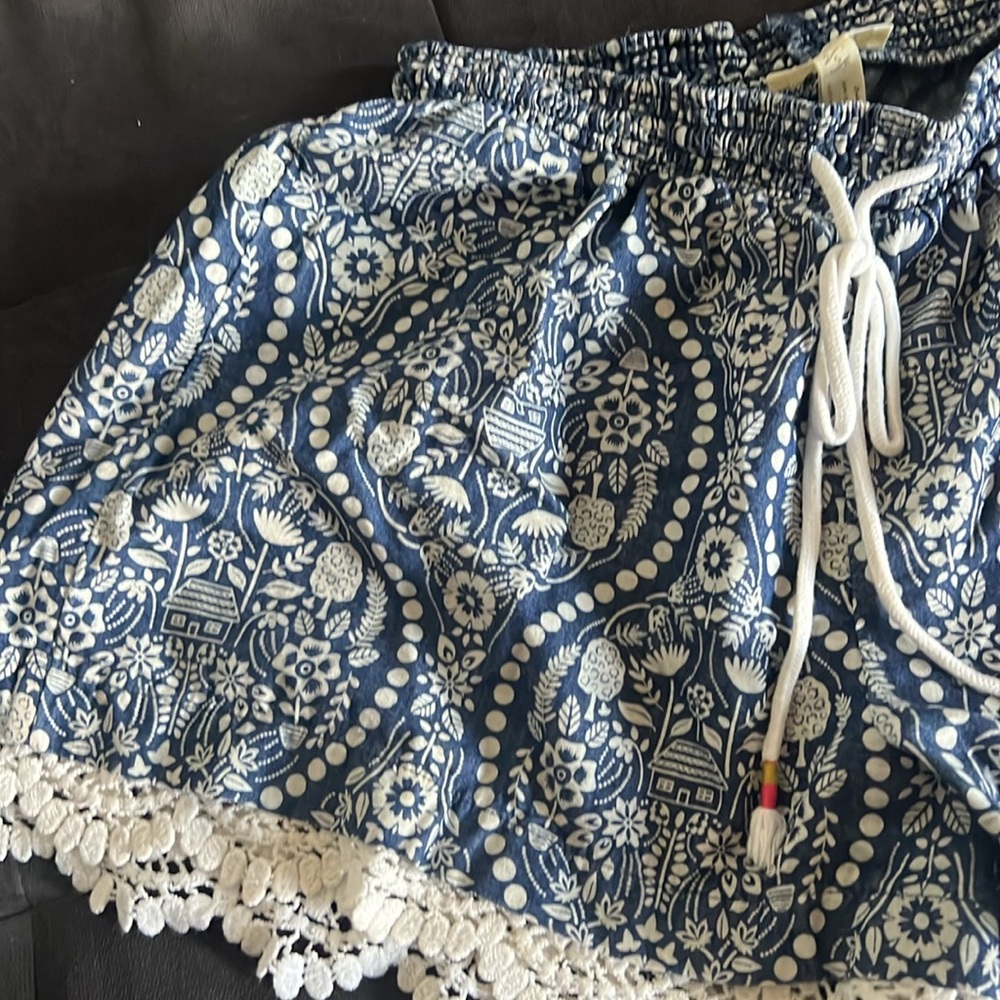 Cute Matilda Jane Hello Darlin shorts size small - Picture 2 of 3